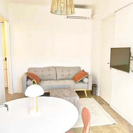 Au Calme 100 Metres De La Croisette アパート